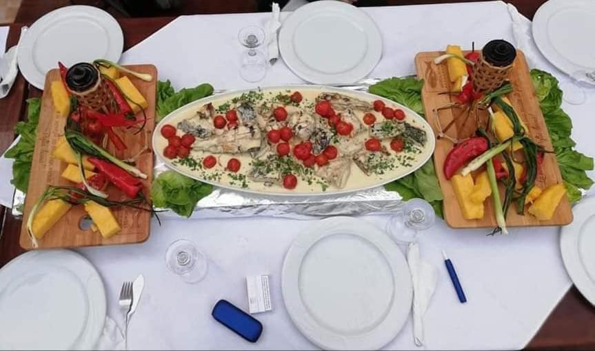 ホテル Casa Eric Mila Douăzeci şi Trei エクステリア 写真